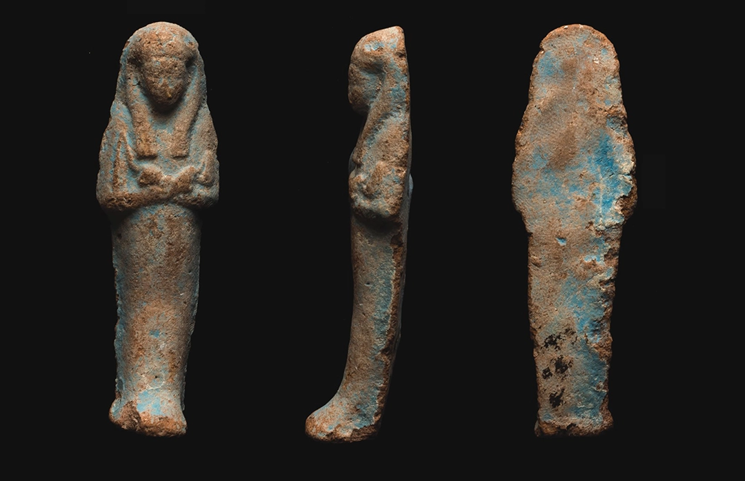 Shabti from the funerary complex of the Vizier Ipi, each measuring approximately 8 to 10 cm in height.