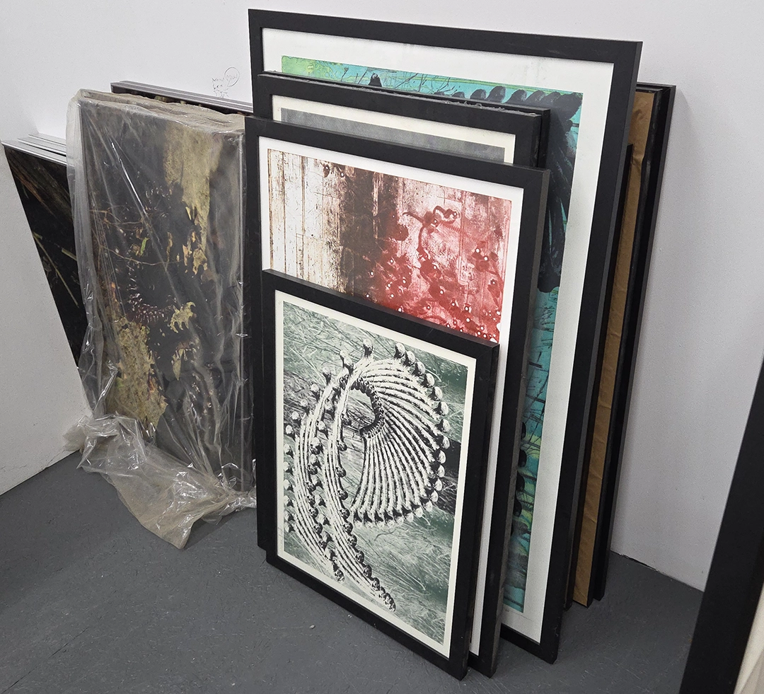 All photographs of individual works, whether documented independently or within the studio context, were taken by the author or supplied directly by the artist for the purposes of this review.