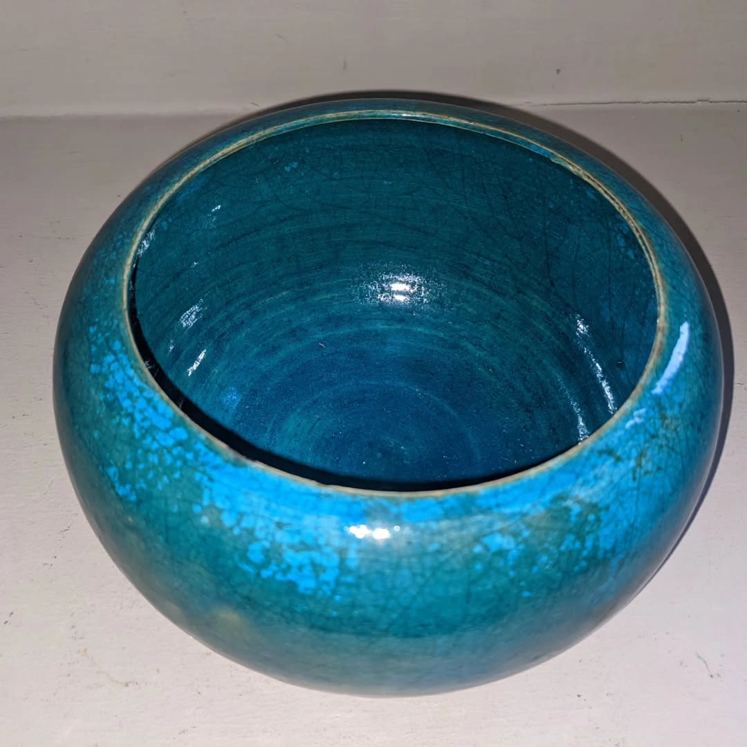 All photographs of individual works, whether documented independently or within the studio context, were taken by the author or supplied directly by the artist for the purposes of this review.