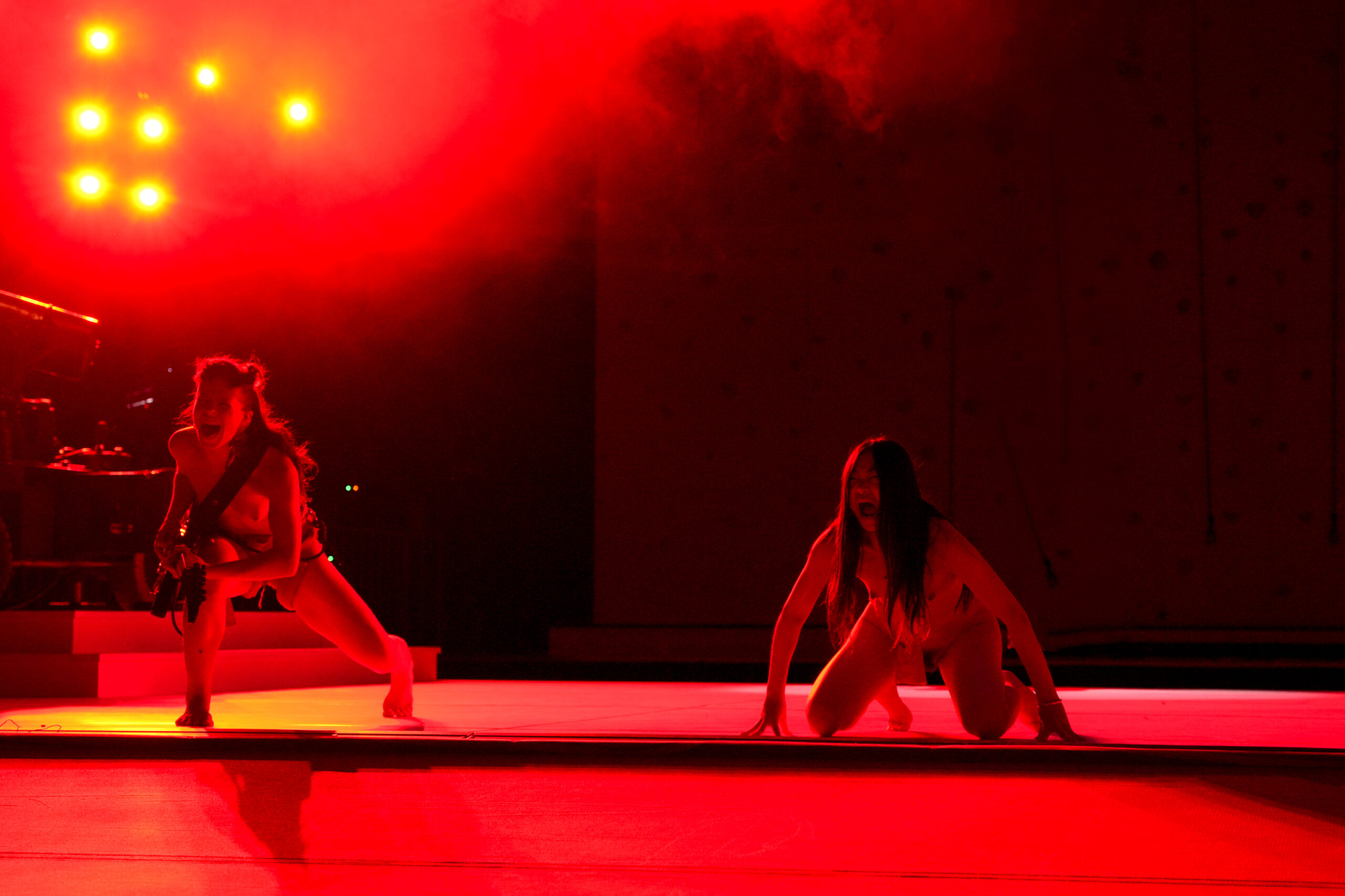 Sancta by Florentina-Holzinger © Nicole Marianna Wytyczak. In the photo Blathin Eckhardt, Otay Onii, Luz de Luna Duran and Xana Novais