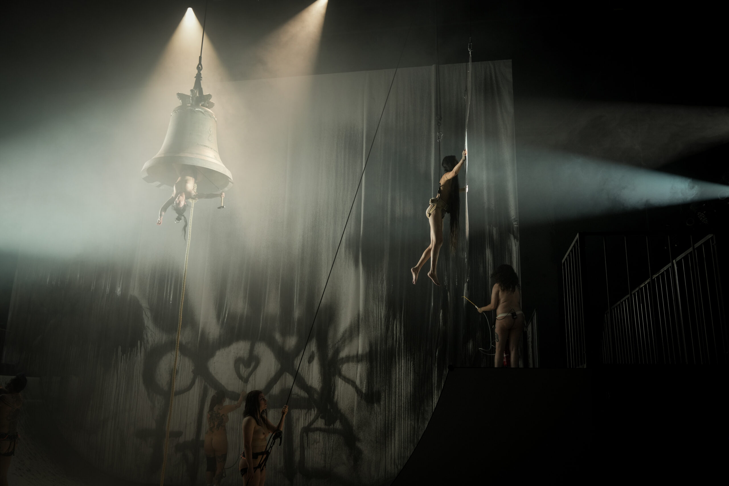 Sancta by Florentina-Holzinger © Nicole Marianna Wytyczak. In the photo Veronica Thompson, Luz de Luna Duran, Annina Machaz and Jasko-Fide