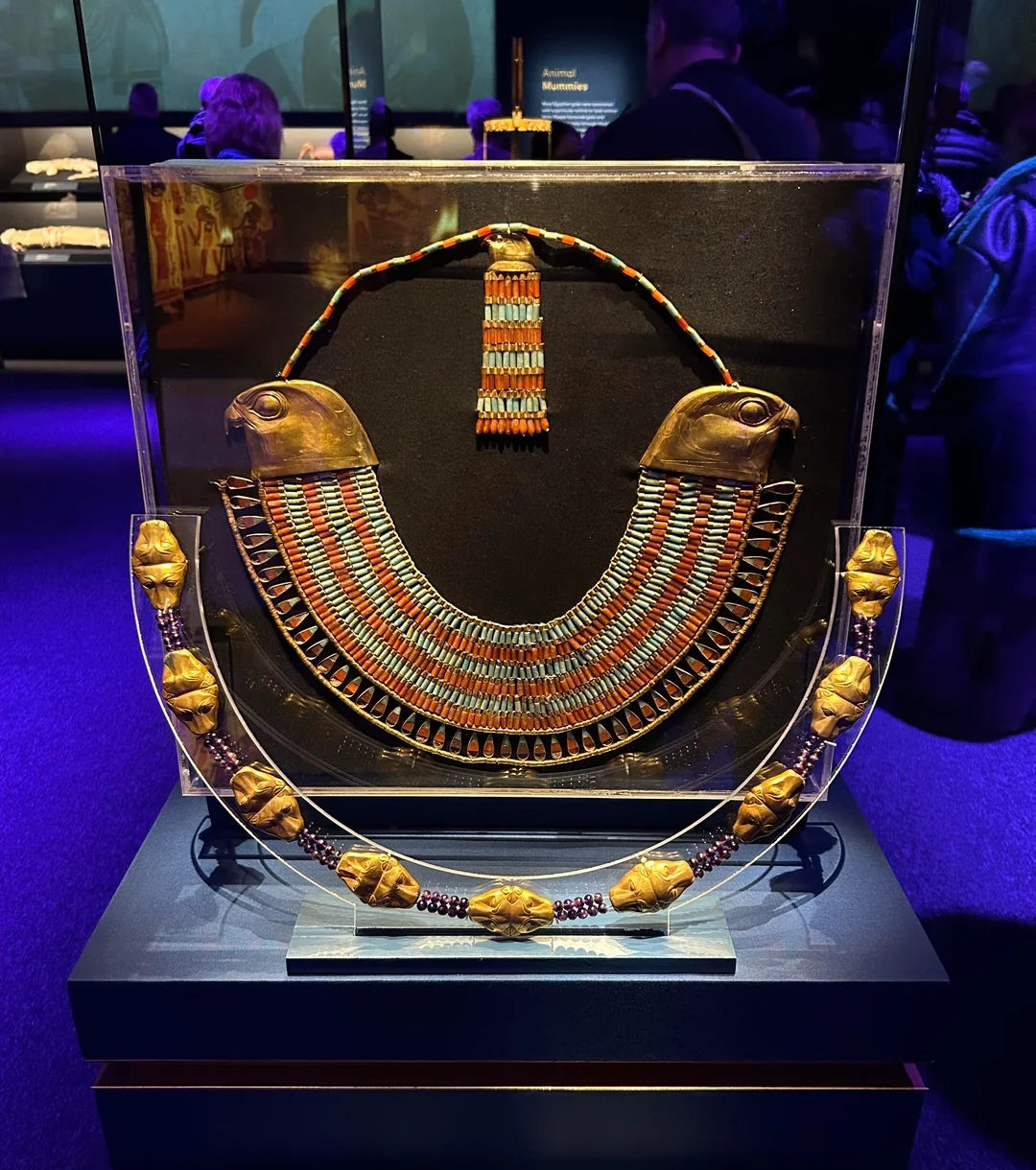 Girdle of Princess Merit with Double Leopard Heads. Gold, amethyst. Middle Kingdom, Dynasty 12. Egyptian Museum.