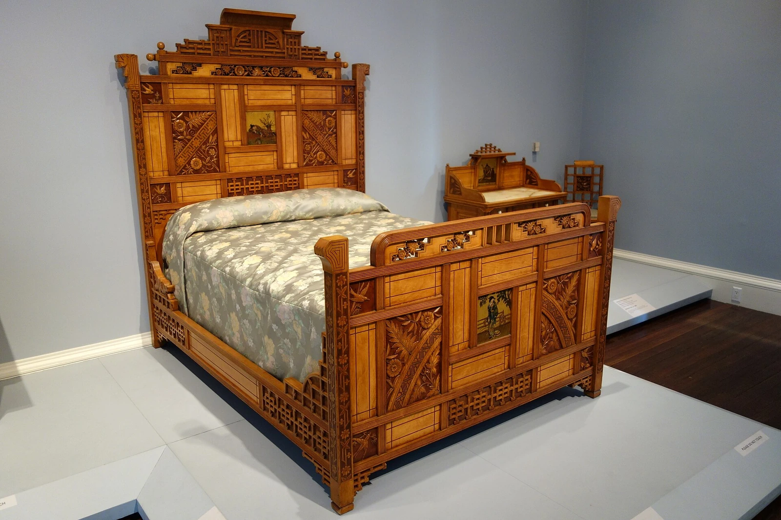 Mitchell & Rammelsberg bedroom suite bedstead, c. 1880, at the Cincinnati Art Museum.