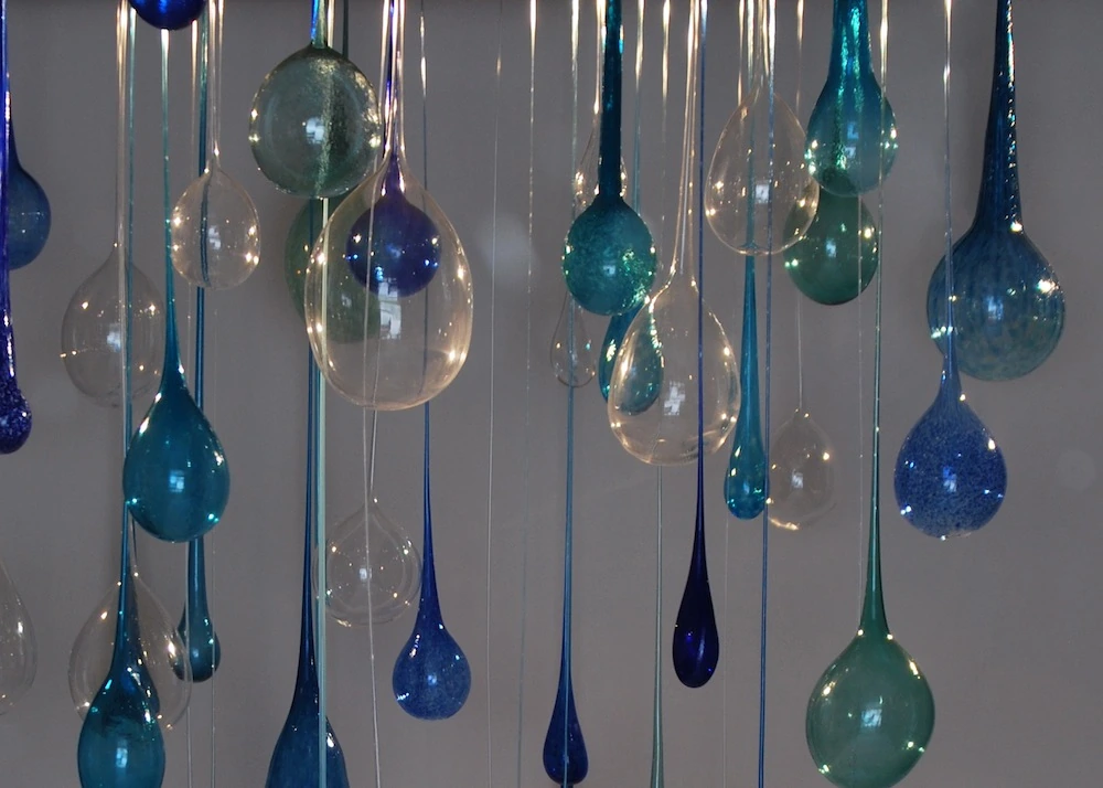 Additional view of Darren Goodman’s Tears of Joy blown-glass installation, 2010. Artist’s official website.