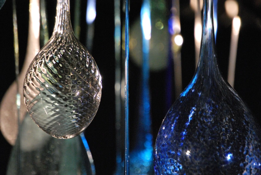 Additional view of Darren Goodman’s Tears of Joy blown-glass installation, 2010. Artist’s official website.