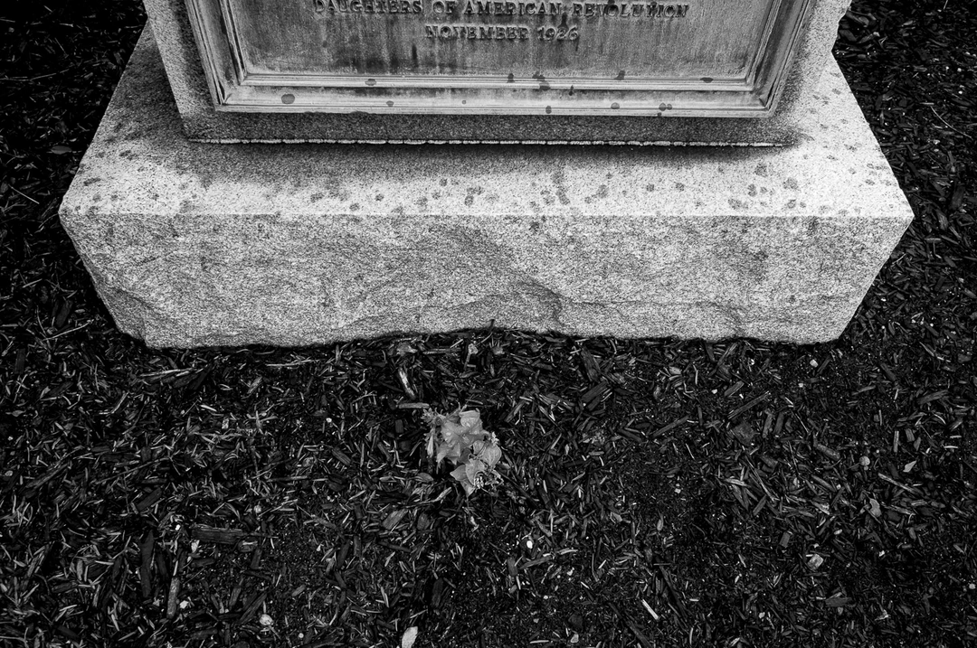 Matthew Albritton, "Hayes Birthplace: Marker," 2007, digital capture, archival digital print, 6 x 9 in. Photo courtesy of Taft Museum of Art.