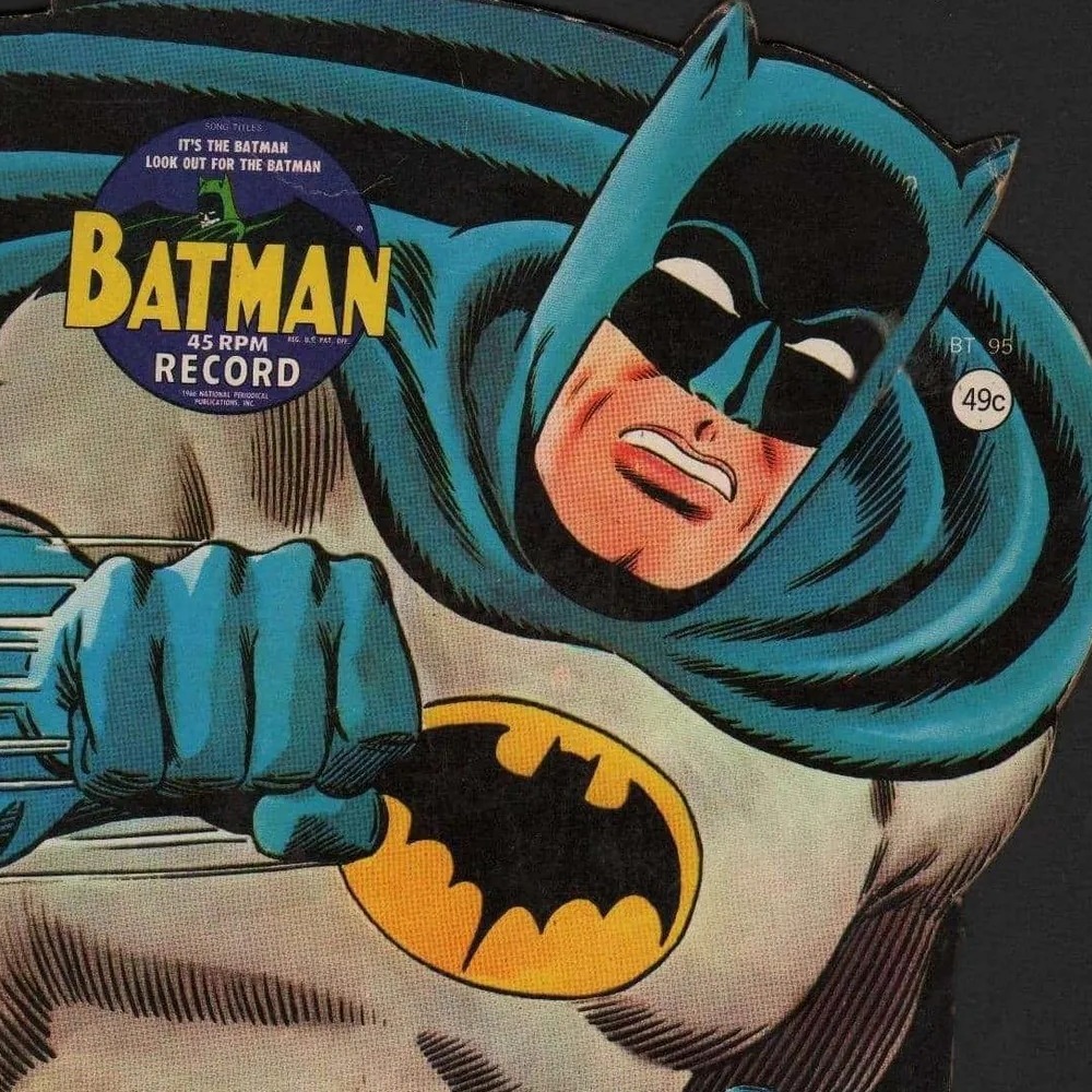 Sleeve artwork for the 1966 “Batman” 45 RPM record “It’s The Batman / Look Out For The Batman” (Batman Record BT 95). Artwork by Murphy Anderson. © 1966 National Periodical Publications. Image from 13th Dimension.
