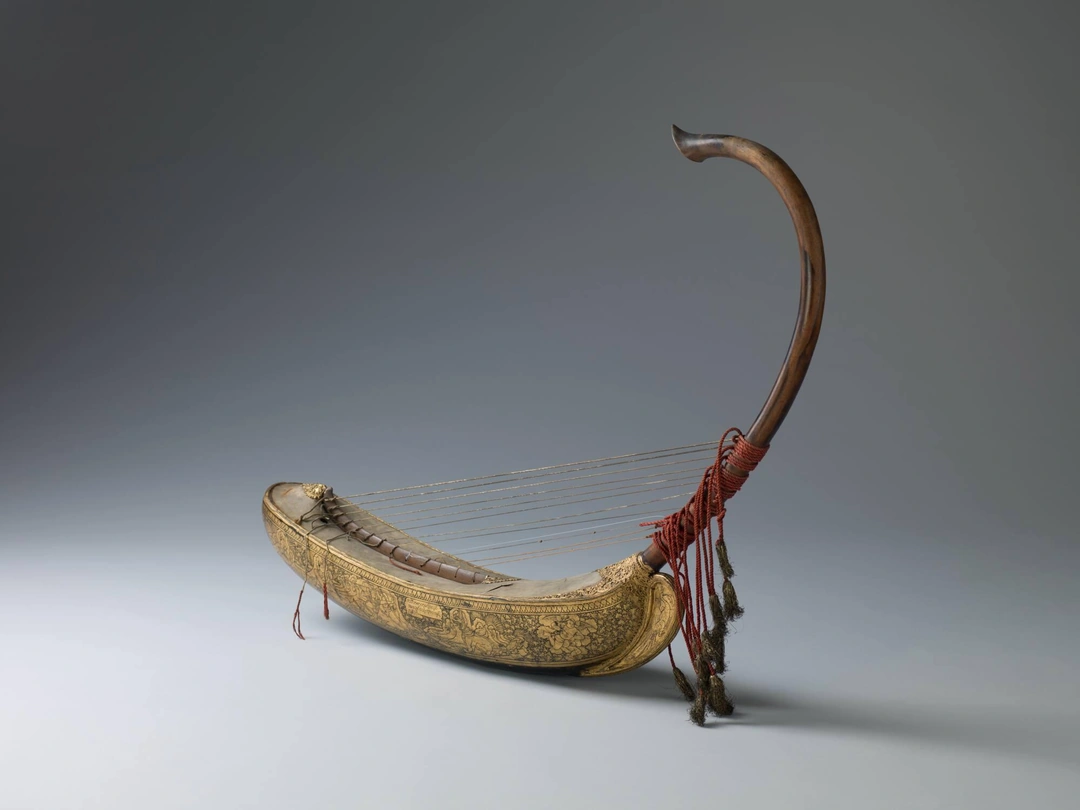 Saung (Burmese Harp). Cincinnati Art Museum, accession 1914.43.