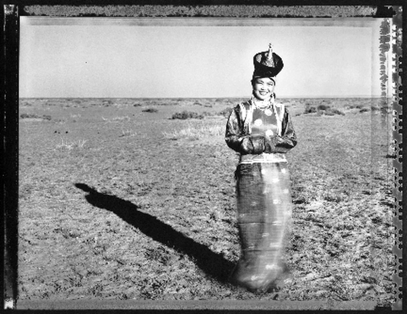 Elaine Ling, Desert Long Song Chanteuse, 2002, archival silver gelatin print, 20” x 24”. Courtesy Iris BookCafe and Gallery.