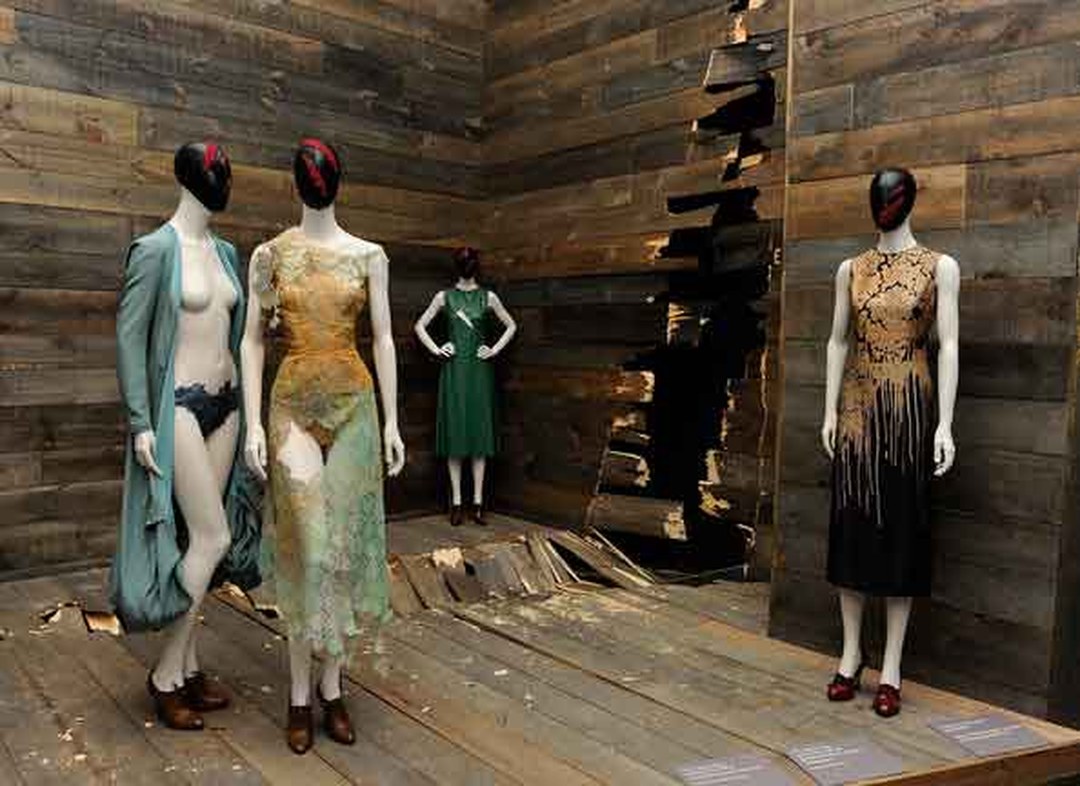 Alexander McQueen, Savage Beauty exhibition.
