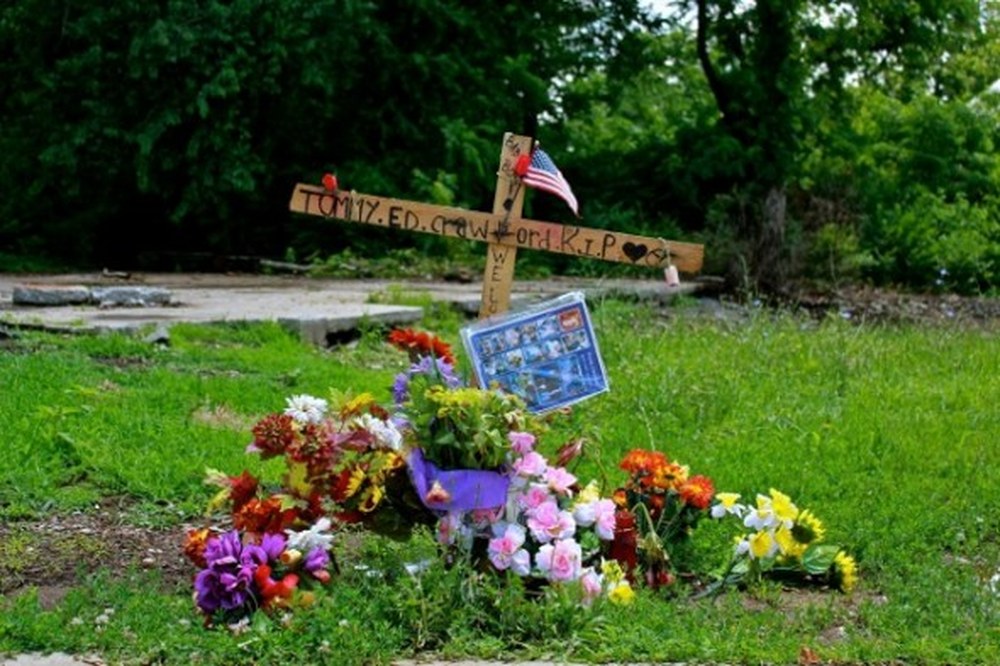 Tommy Ed Crawford R.I.P., Roadside Memorial, Newtown Pike, Lexington, KY, June 18, 2013. Photograph by Louis Zoellar Bickett.