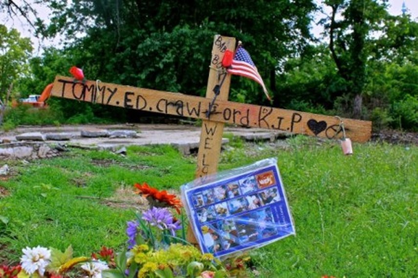 Tommy Ed Crawford R.I.P., Roadside Memorial, Newtown Pike, Lexington, KY, June 18, 2013. Photograph by Louis Zoellar Bickett.