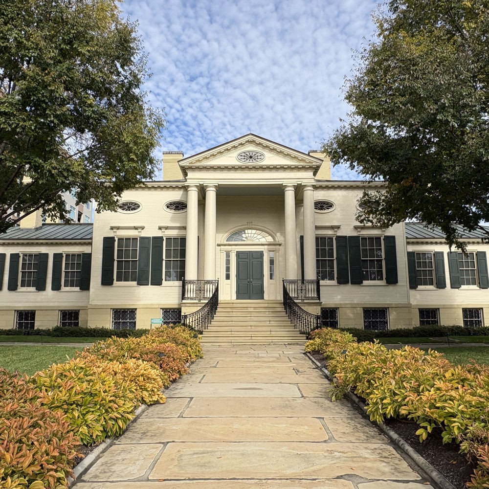 The Taft Museum of Art building in Cincinnati, a white Federal-style historic house.