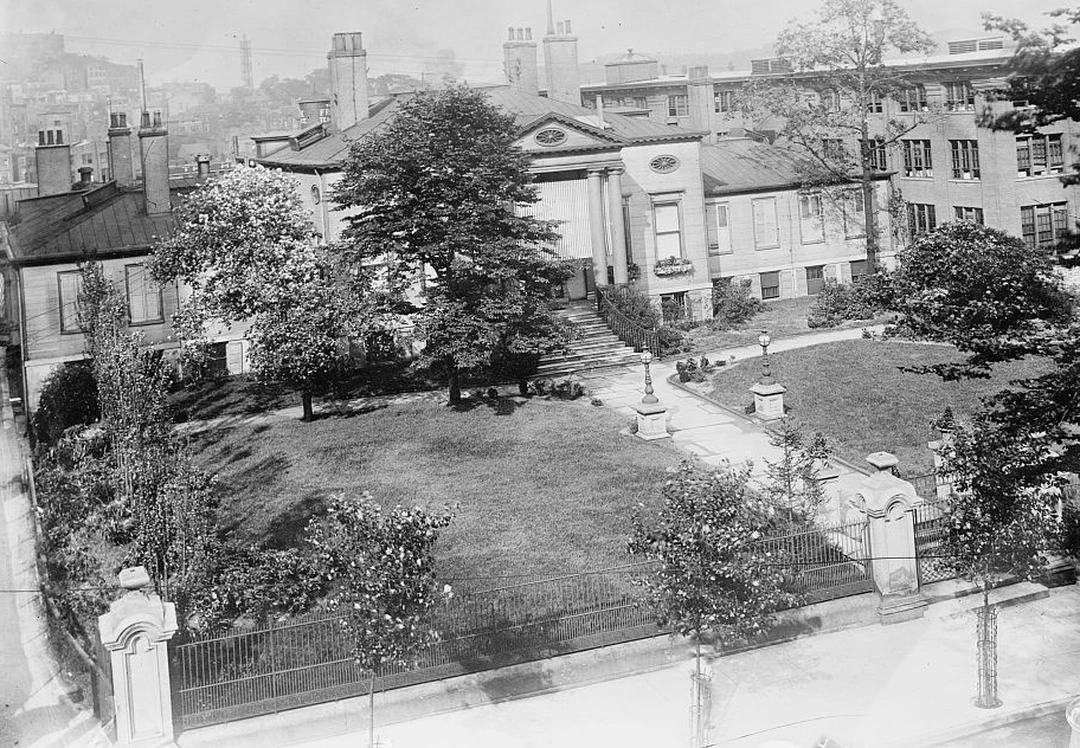The Charles Phelps Taft house, now the Taft Museum of Art, seen from above in the early twentieth century, with its lawn, trees and iron fence on Pike Street.