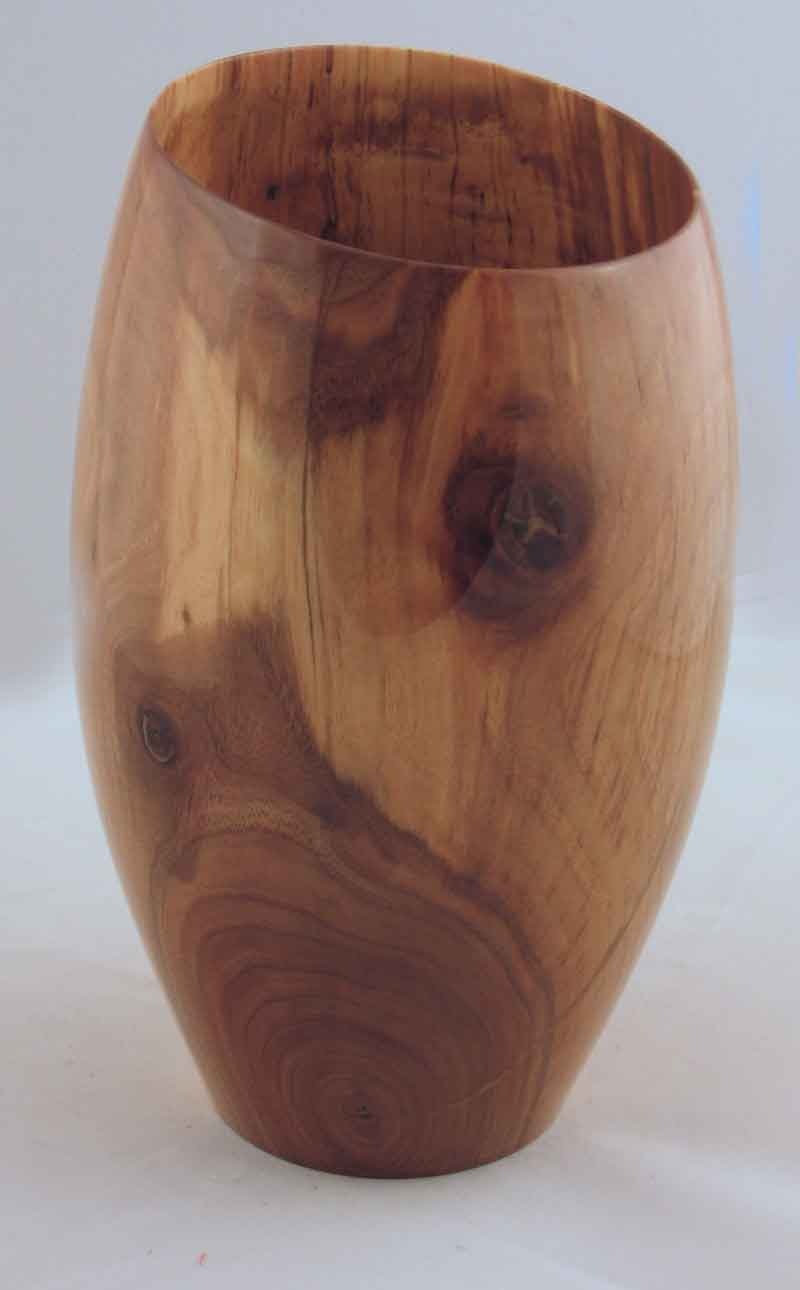 Michael Conaway, Walnut Pod, walnut. Photo courtesy of Kennedy Heights Arts Center