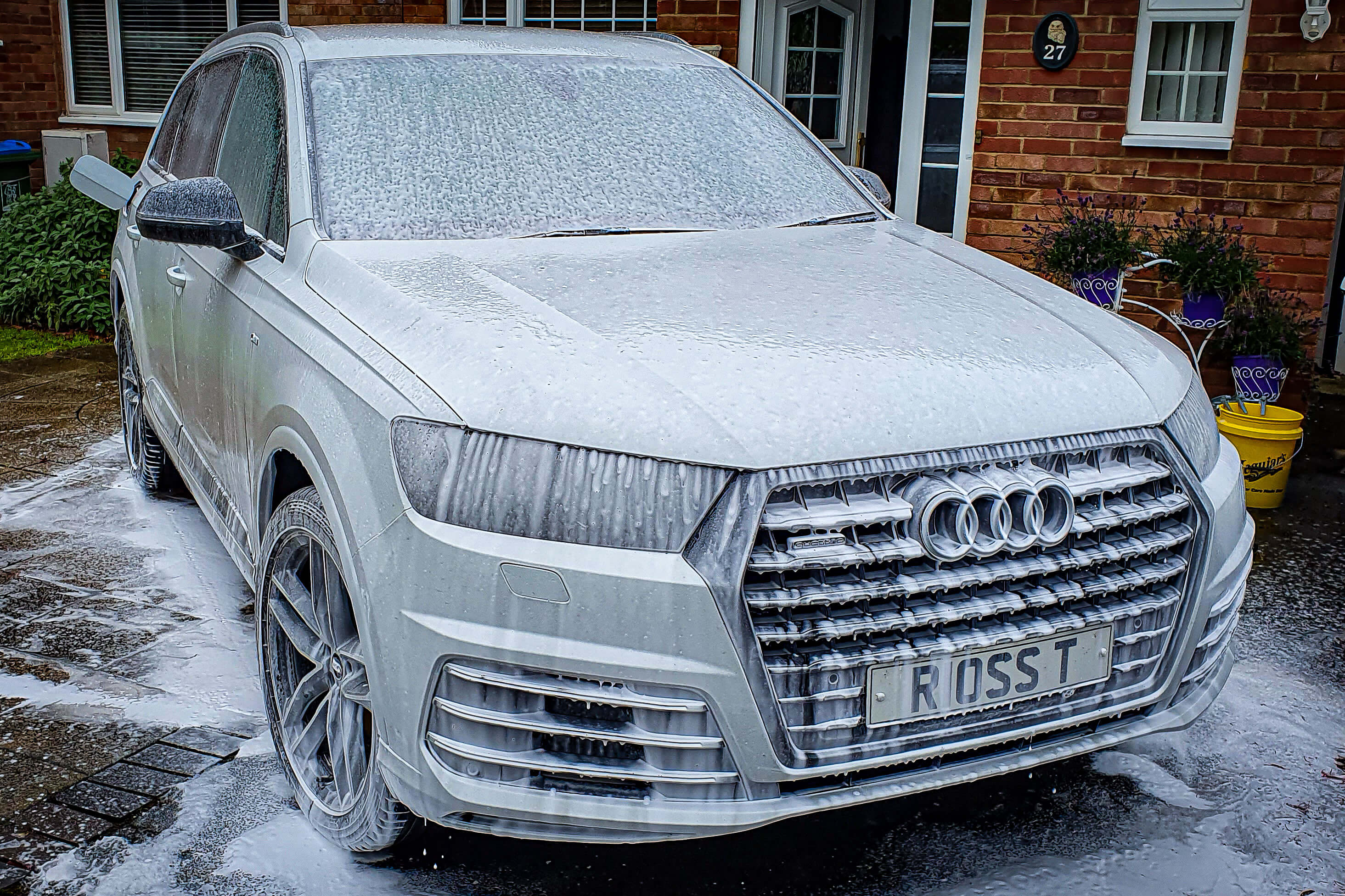 Audi q7 covered in snow foam
