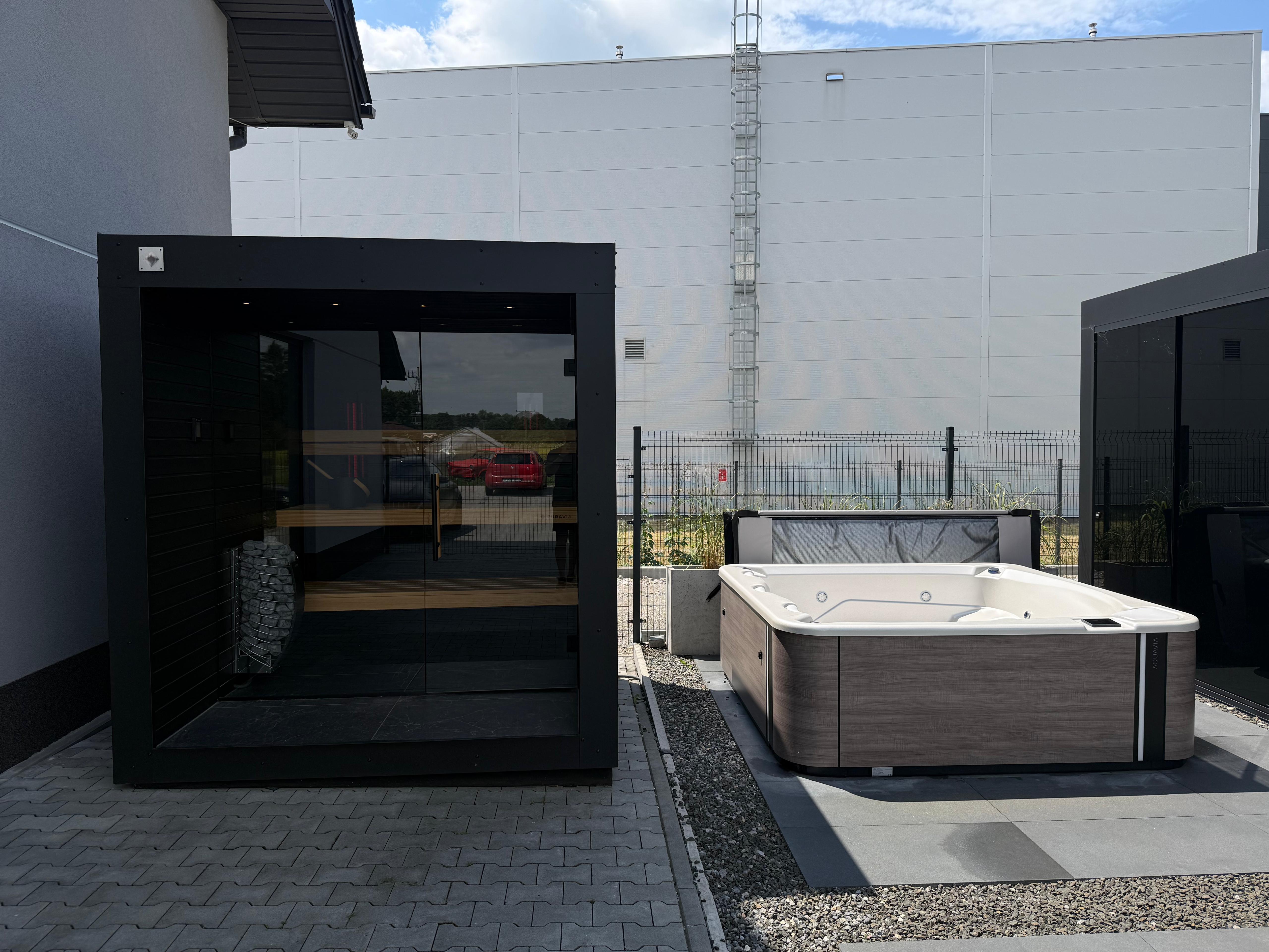 Ekspozycyjna Sauna Nest+ z czarnym drewnem