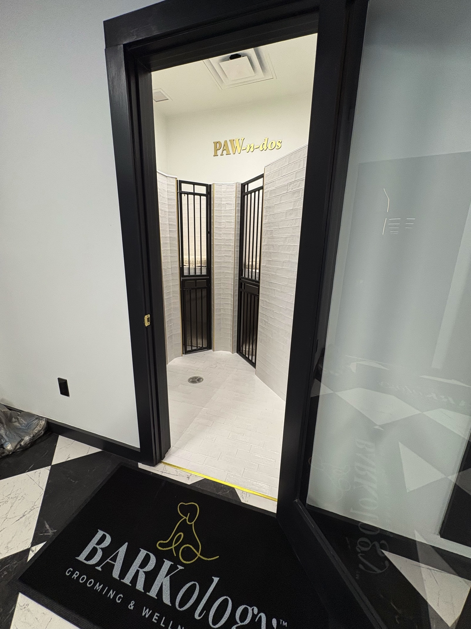 The PAW-n-dos private suites