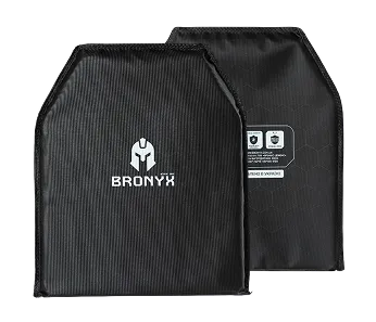 Два чорних кевларових бронеплити з логотипом BRONYX, один розташований перед іншим.