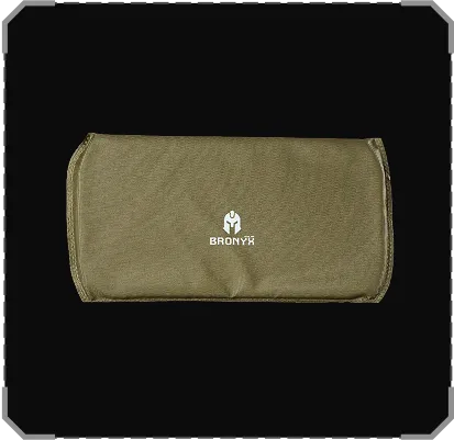 Оливкова тканинна сумка з логотипом BRONYX посередині на чорному фоні.