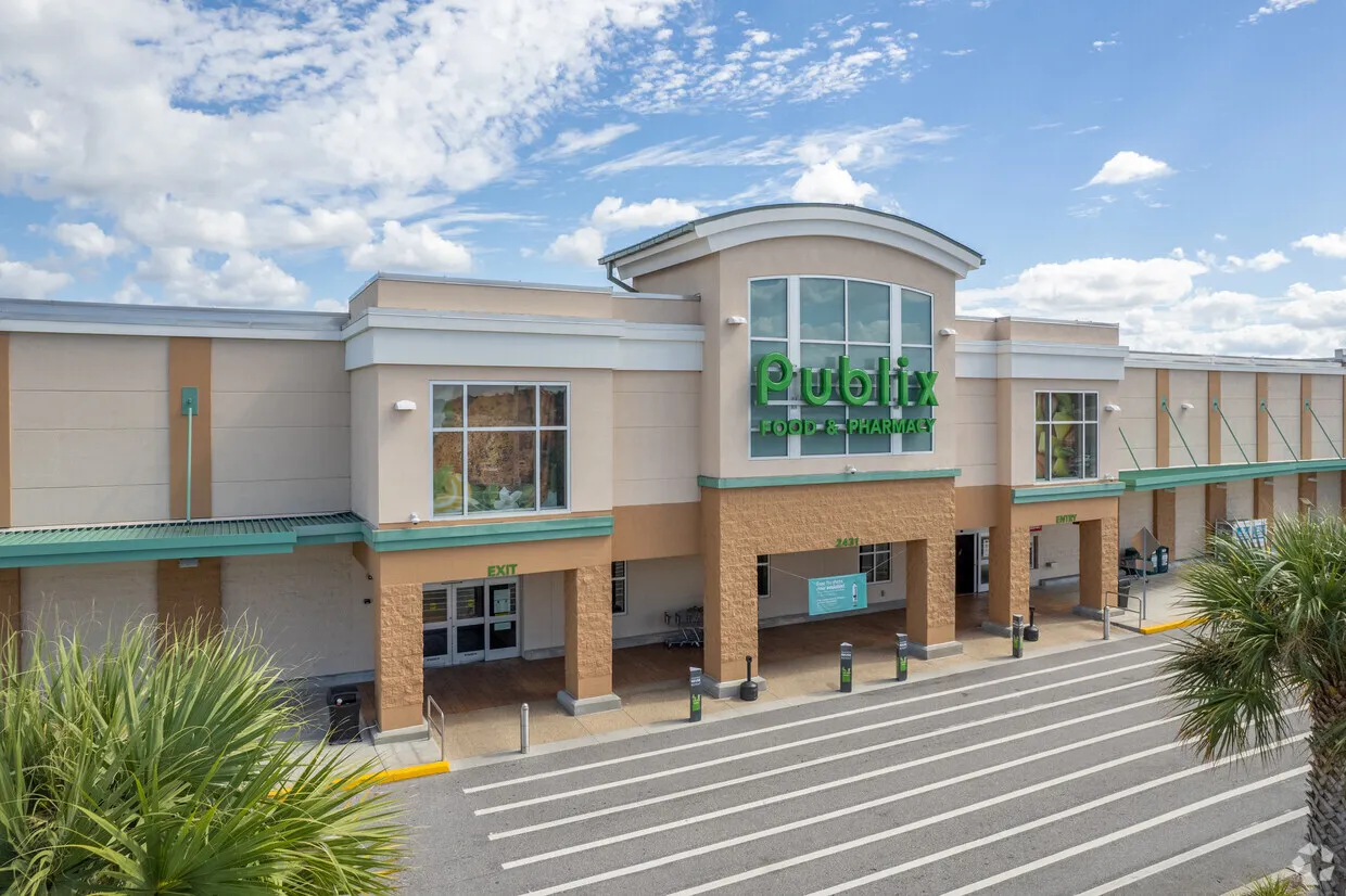 Publix grocery store exterior