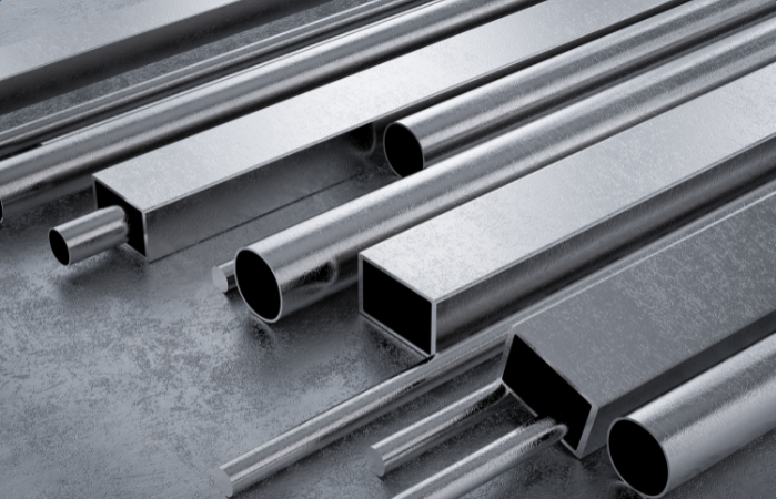 Rama bramy stalowej i aluminiowej obok siebie, warsztat Iron Wood Craft