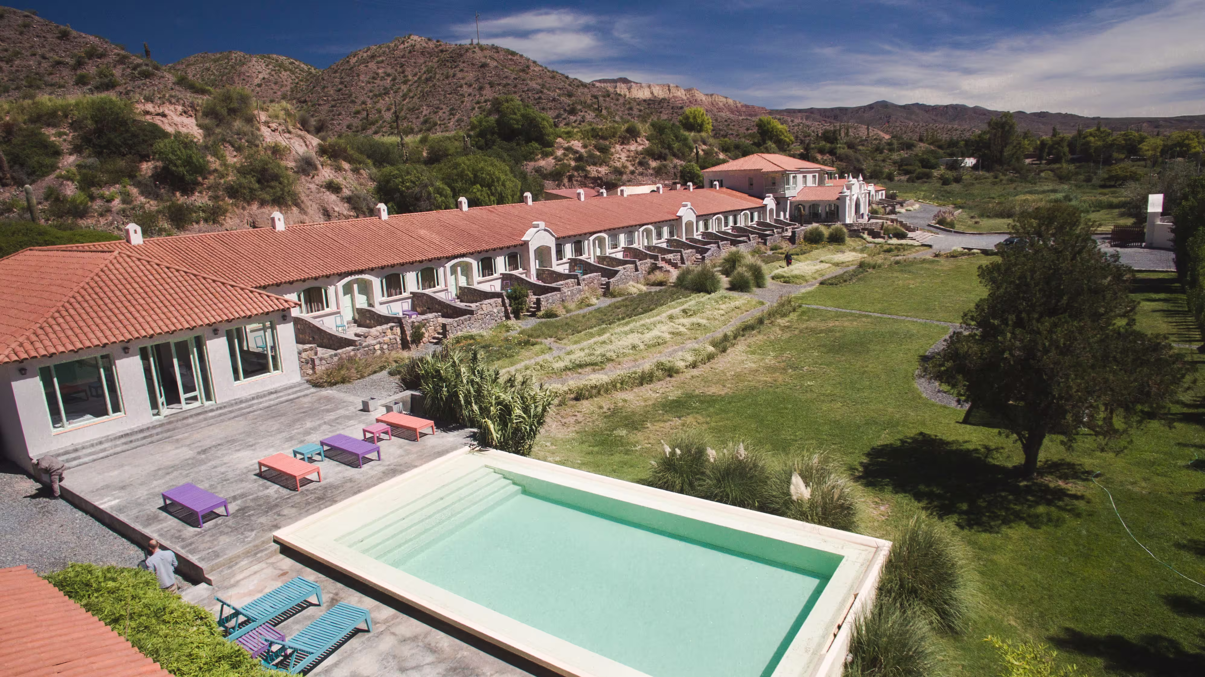 imagen aerea del hotel huacalera