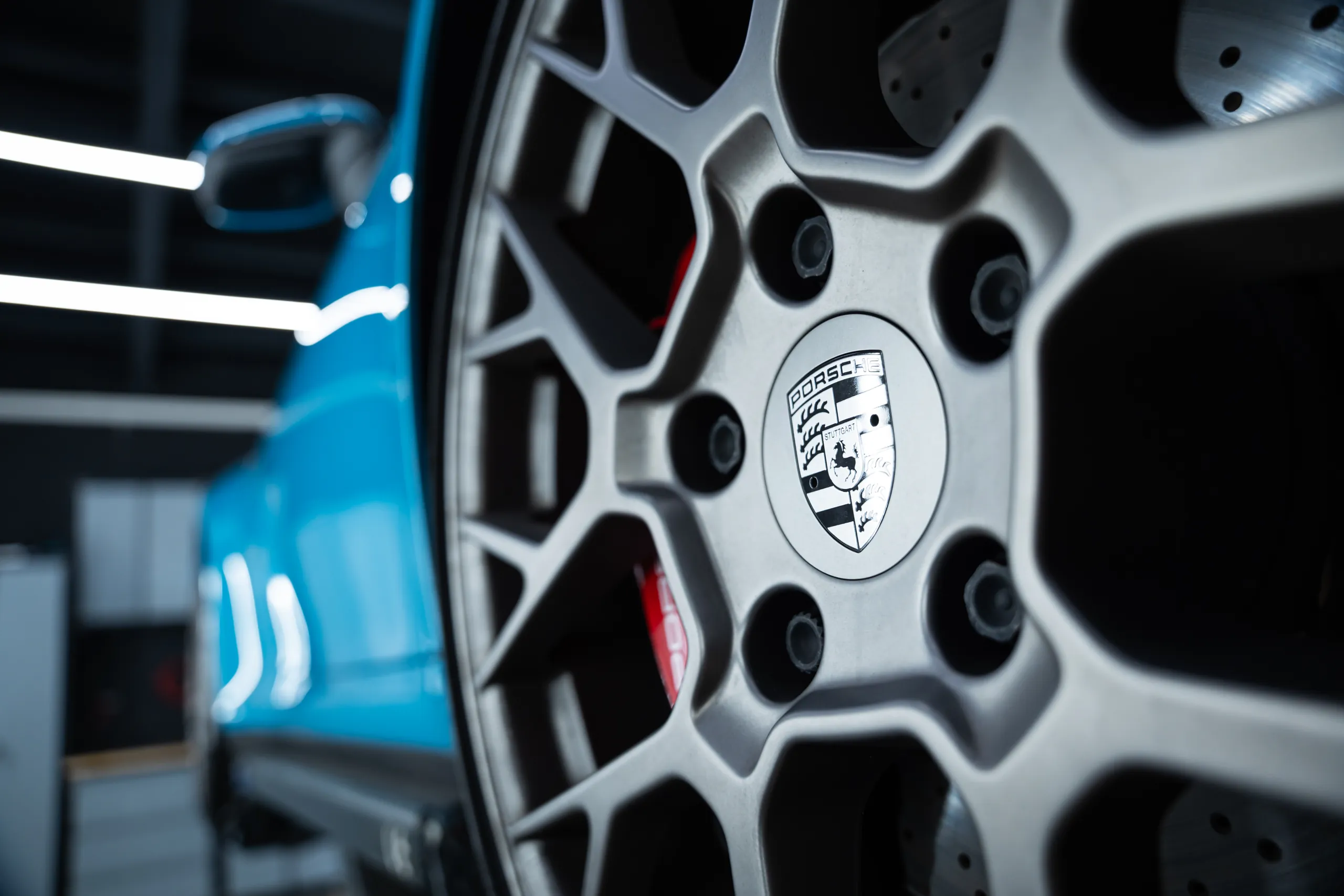 Velg van een Porsche 911 na velgherstel bij Carnauba in Oostkamp