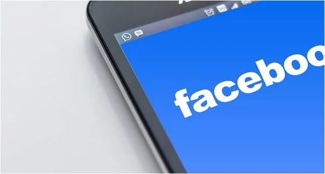 Facebook - modrá barva končí