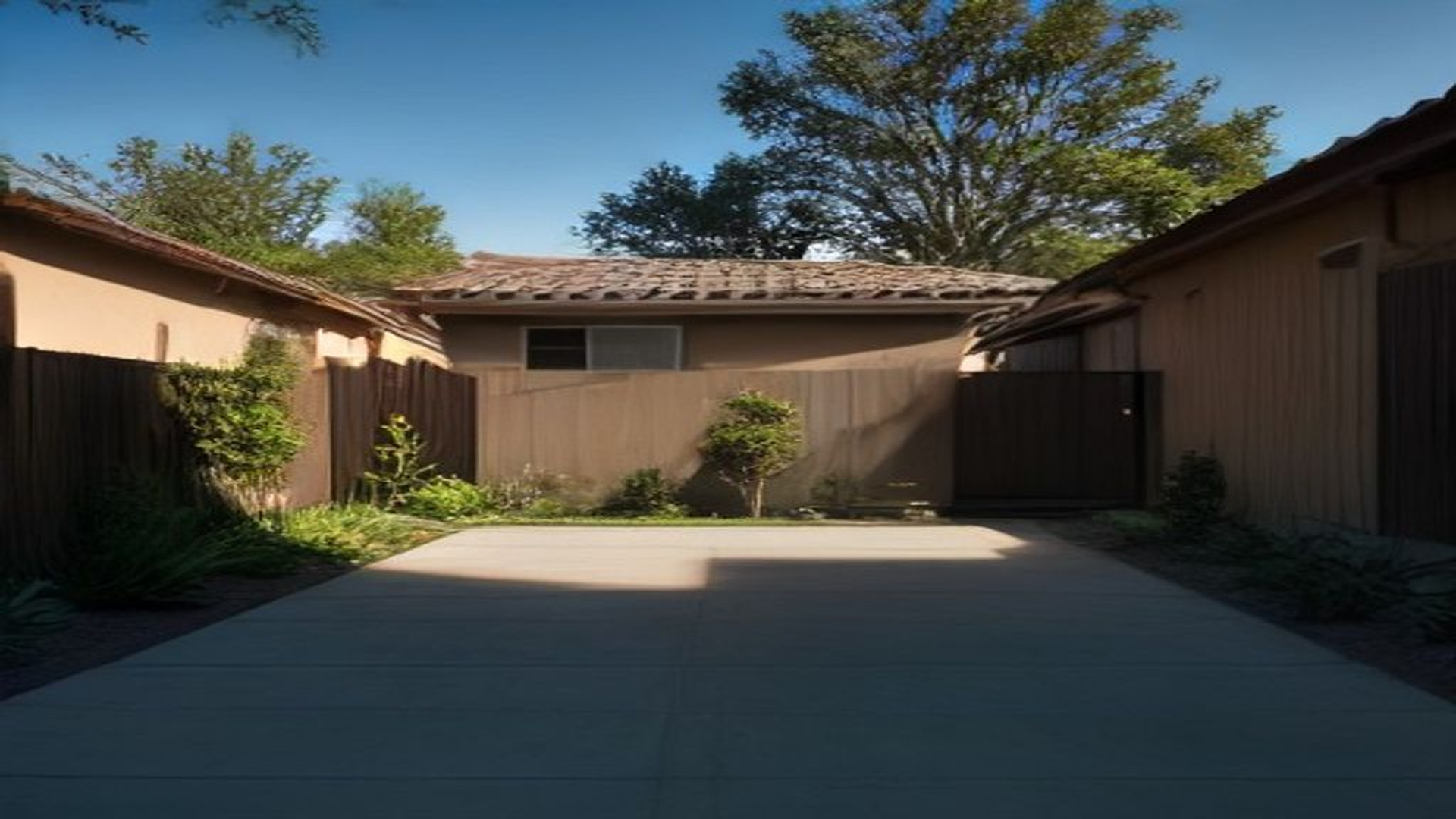Editorial diagram of one Encino house with a single design-build team versus a split architect and contractor handoff