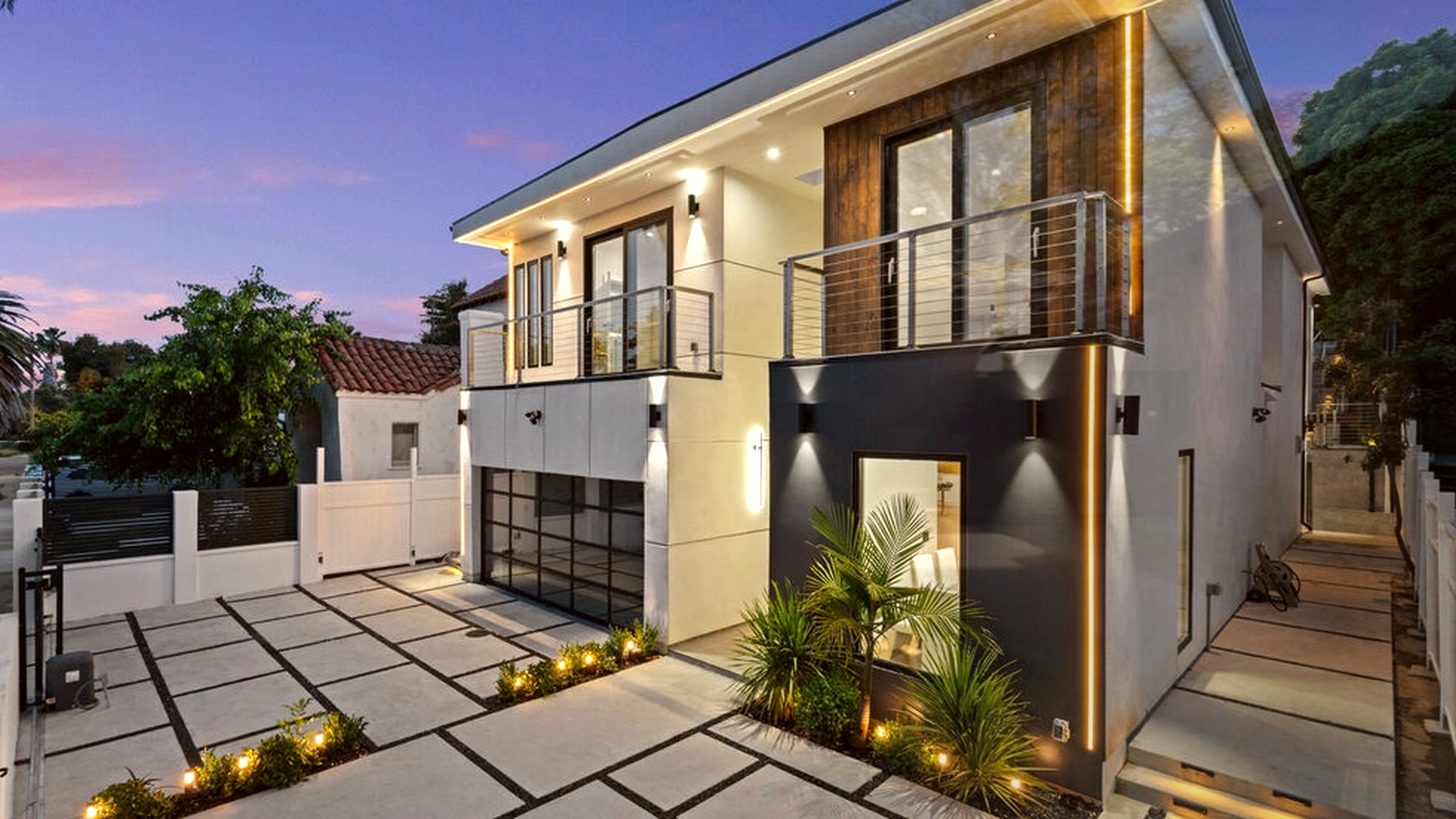 Editorial diagram of one Encino house with a single design-build team versus a split architect and contractor handoff