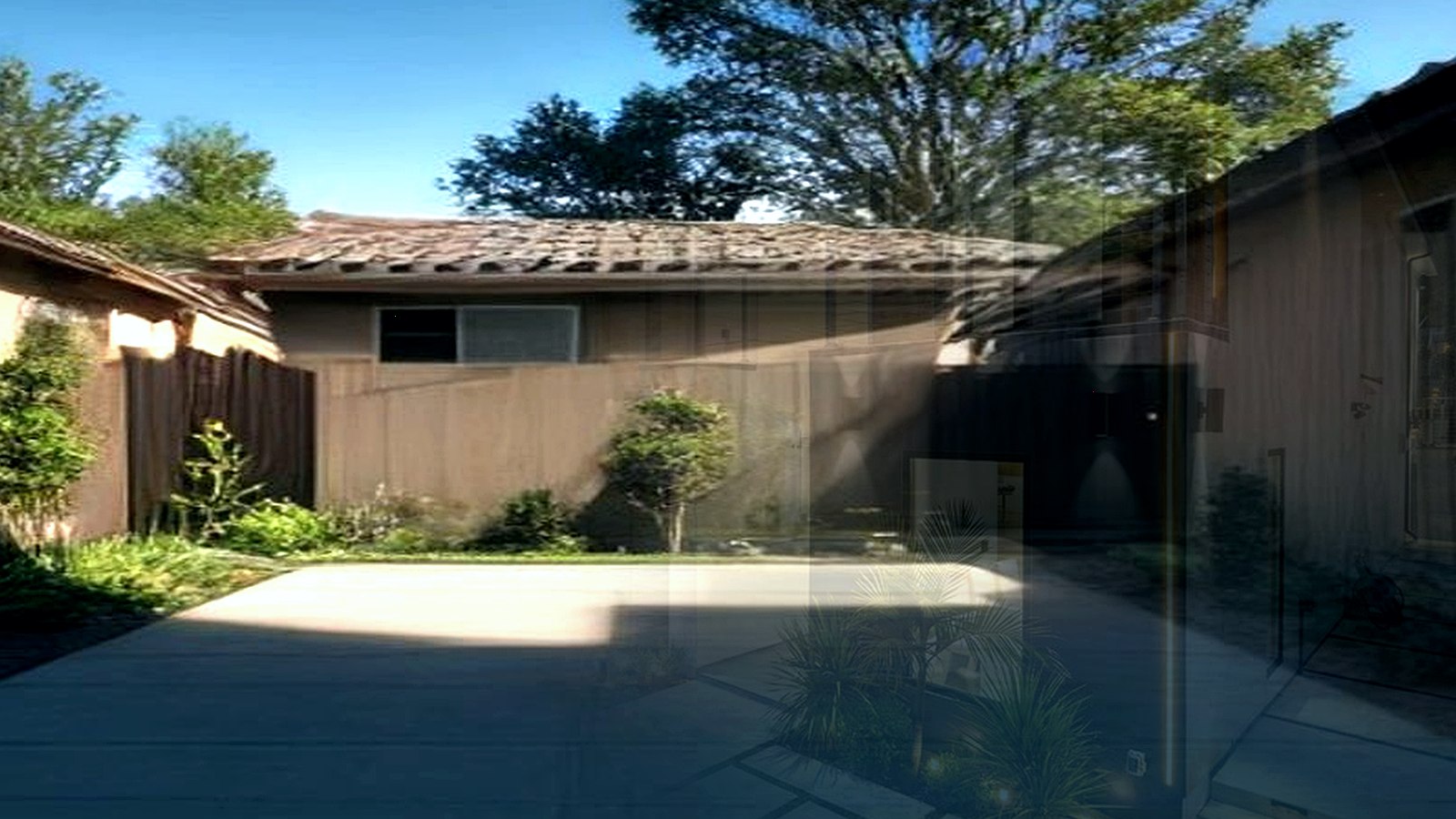 Editorial diagram of one Encino house with a single design-build team versus a split architect and contractor handoff