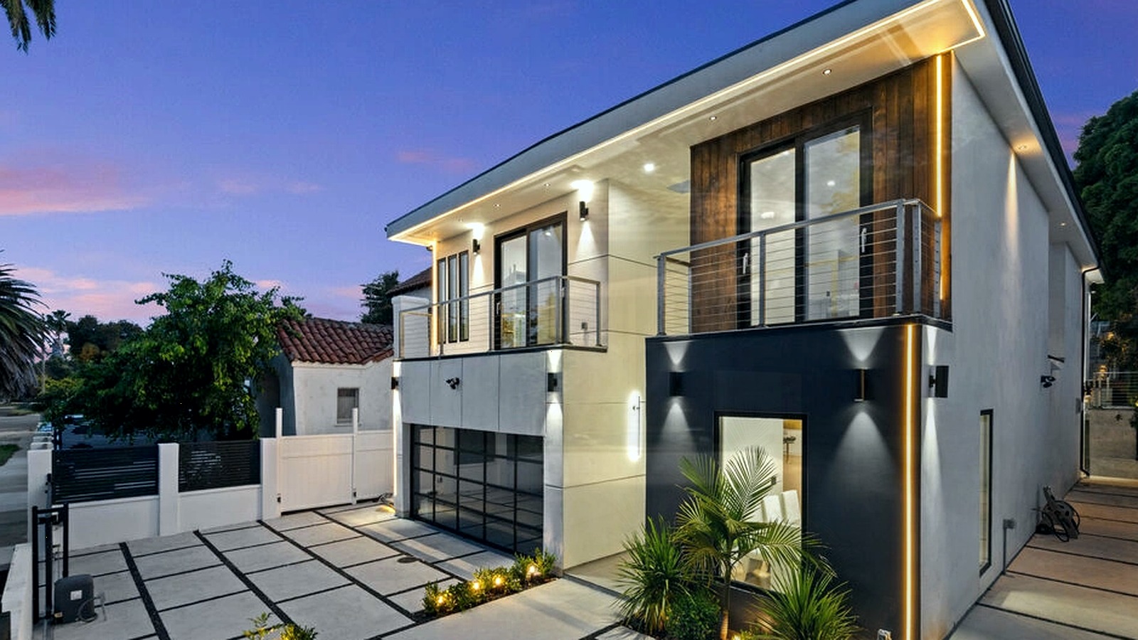 Editorial diagram of one Encino house with a single design-build team versus a split architect and contractor handoff