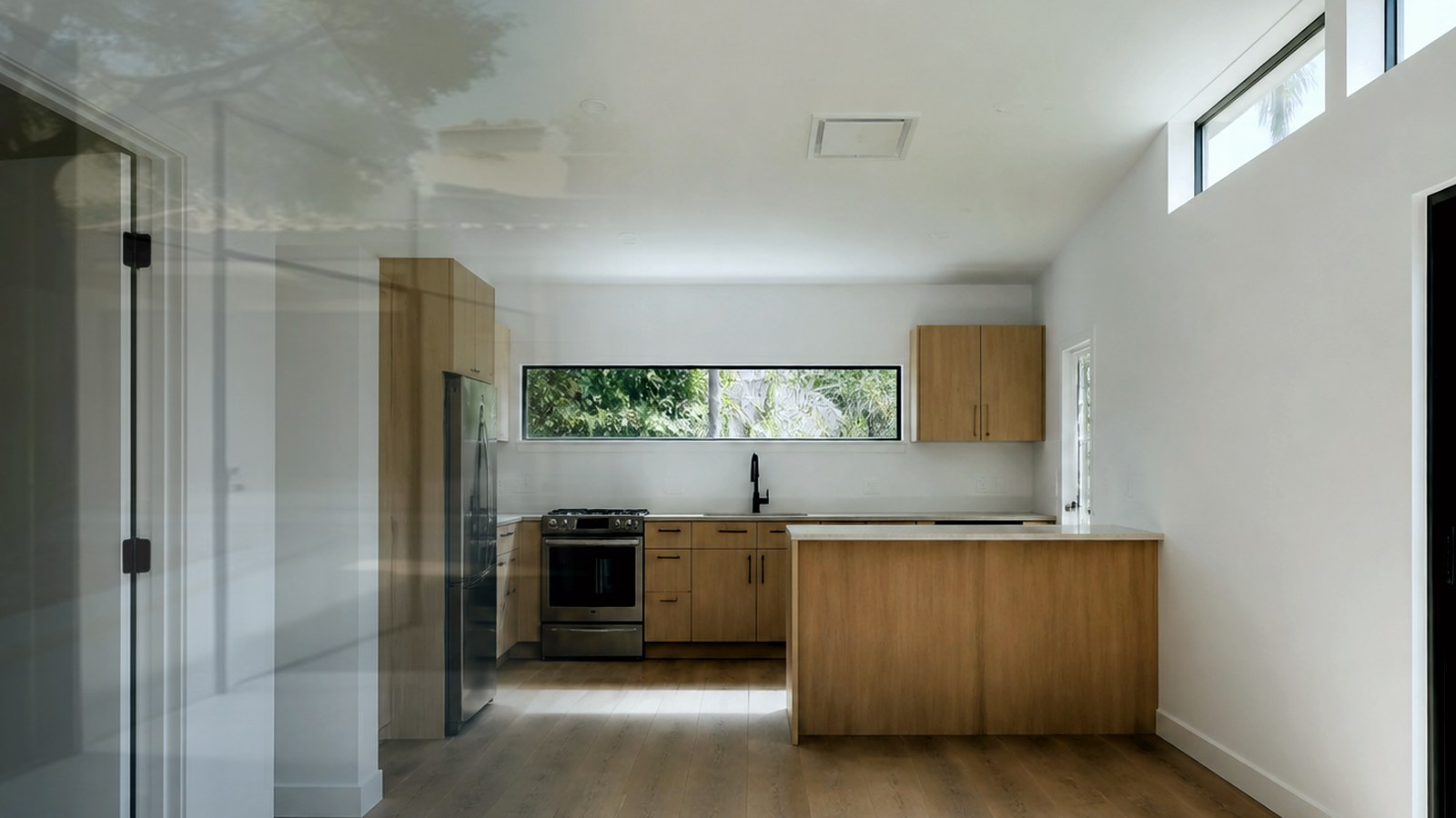 Editorial diagram of one Encino house with a single design-build team versus a split architect and contractor handoff