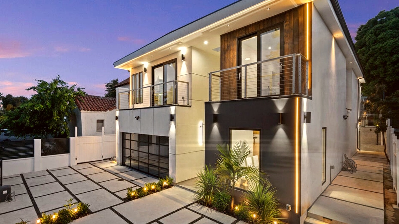 Editorial diagram of one Encino house with a single design-build team versus a split architect and contractor handoff