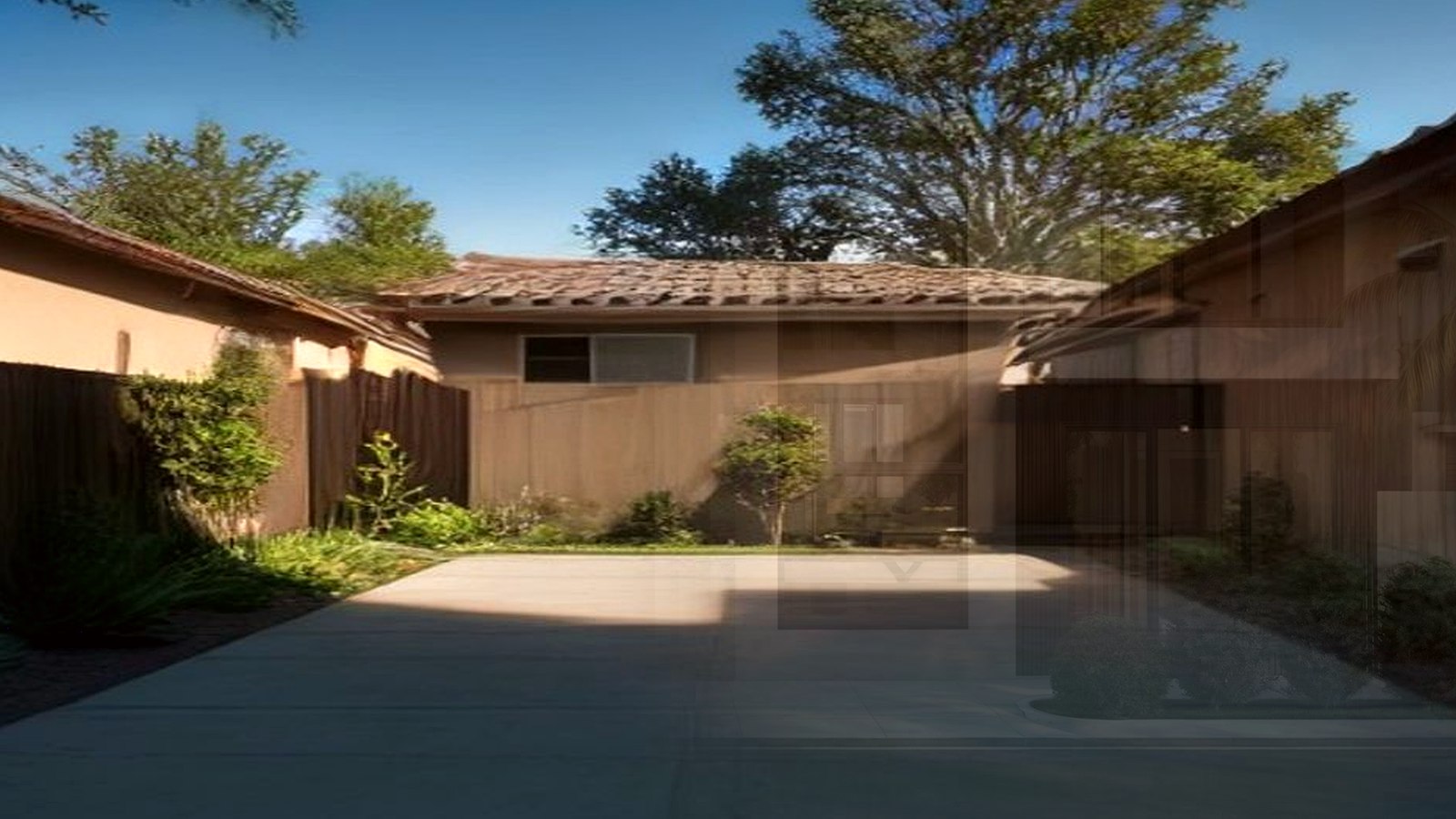 Editorial diagram of one Encino house with a single design-build team versus a split architect and contractor handoff