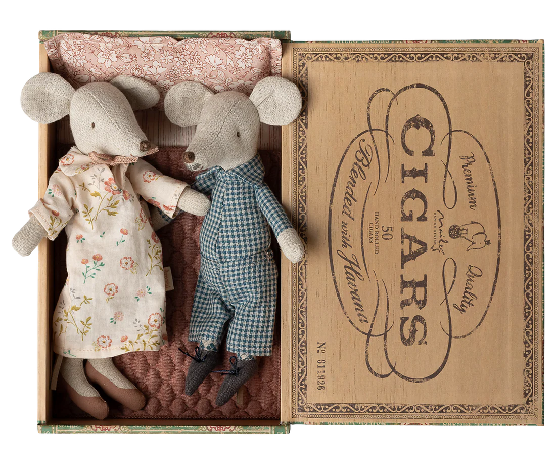 Maileg - Grandma and Grandpa mice in cigarbox 