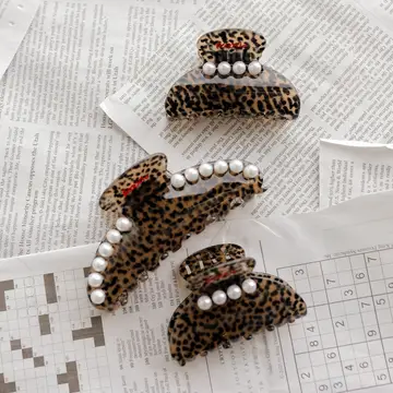 Kaxi- love is in the hair oversized claw clip