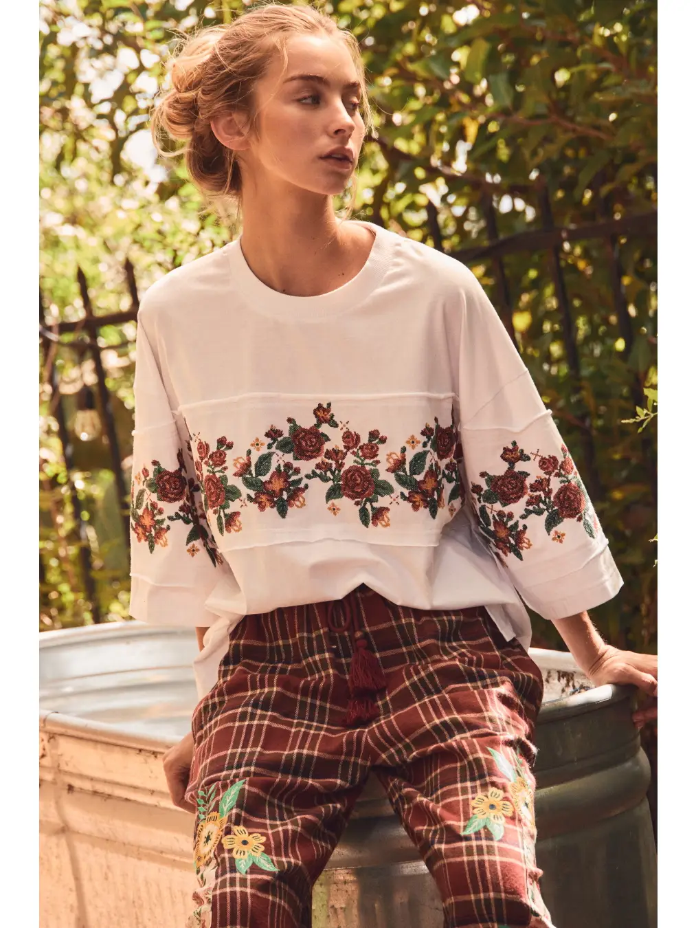 Oddi-Floral embroidered knit top/raw edge/oversized sleeves