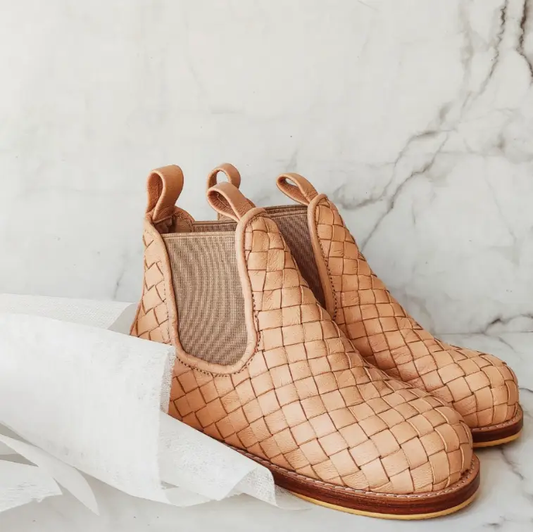 Elvira Boots- tan