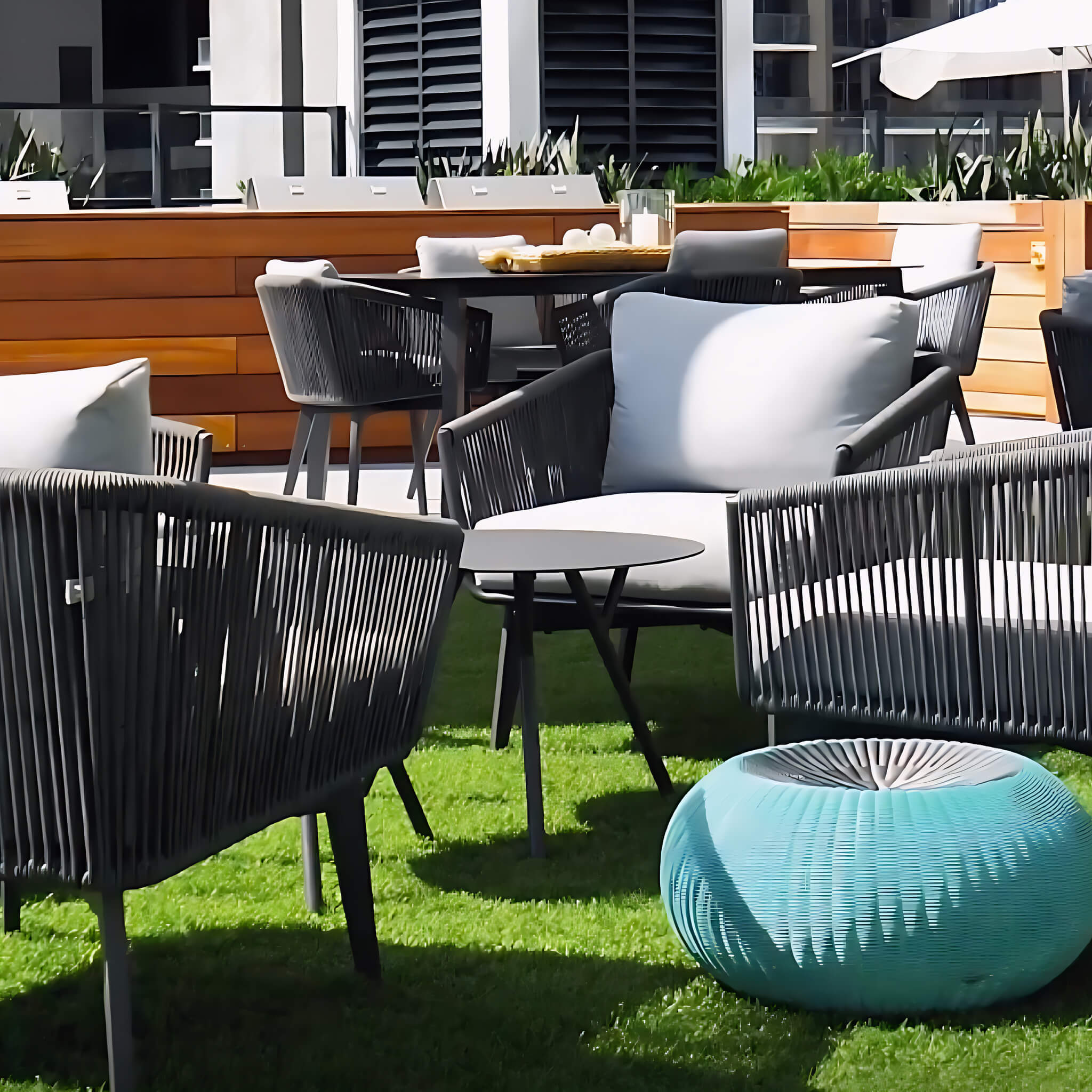 Pan through Hotel Elser Vertical