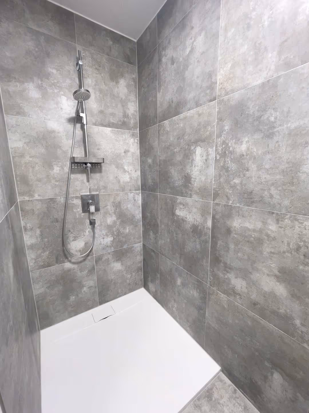 Bodengleiche Dusche mit Regenduschkopf