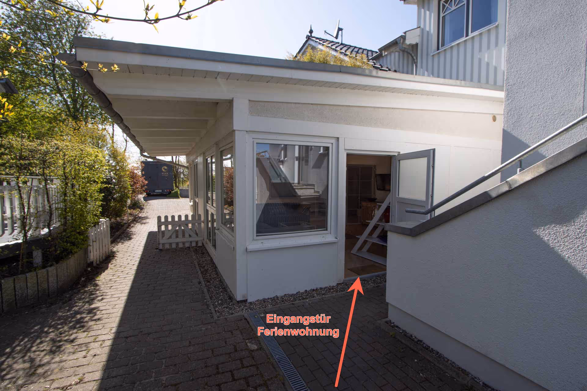 Eingang zur Ferienwohnung mit Markierung