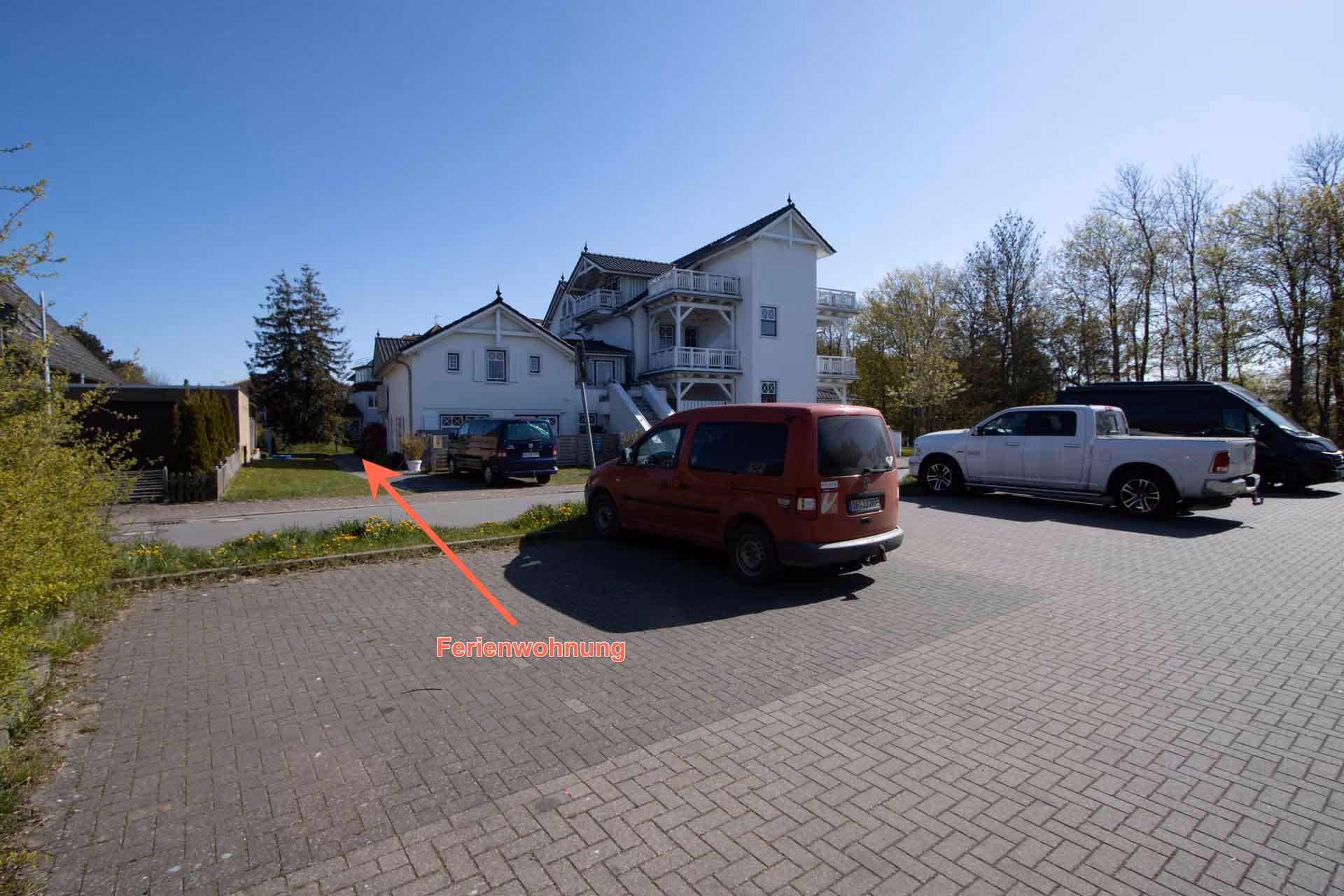 Blick vom Parkplatz zur Ferienwohnung