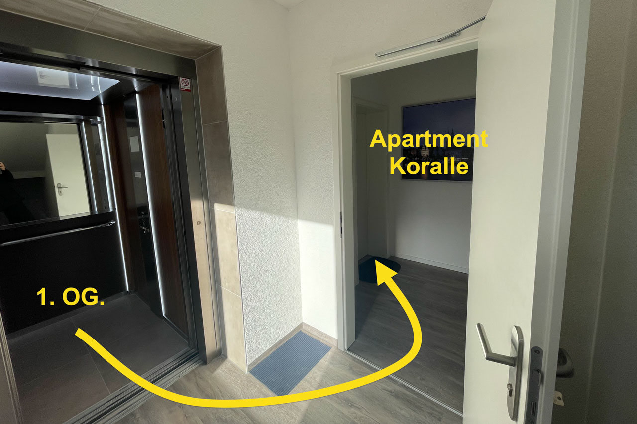 Aufzug im 1. OG mit Zugang zum Apartment