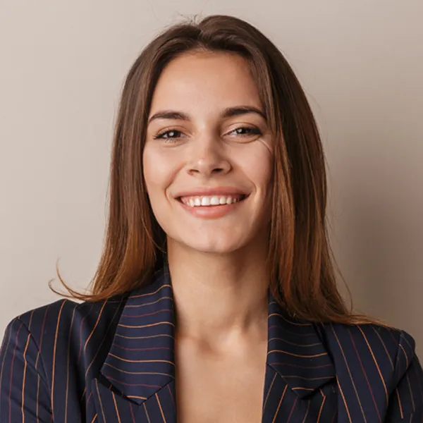 Smiling consultant portrait representing Wileo’s expert engineering network