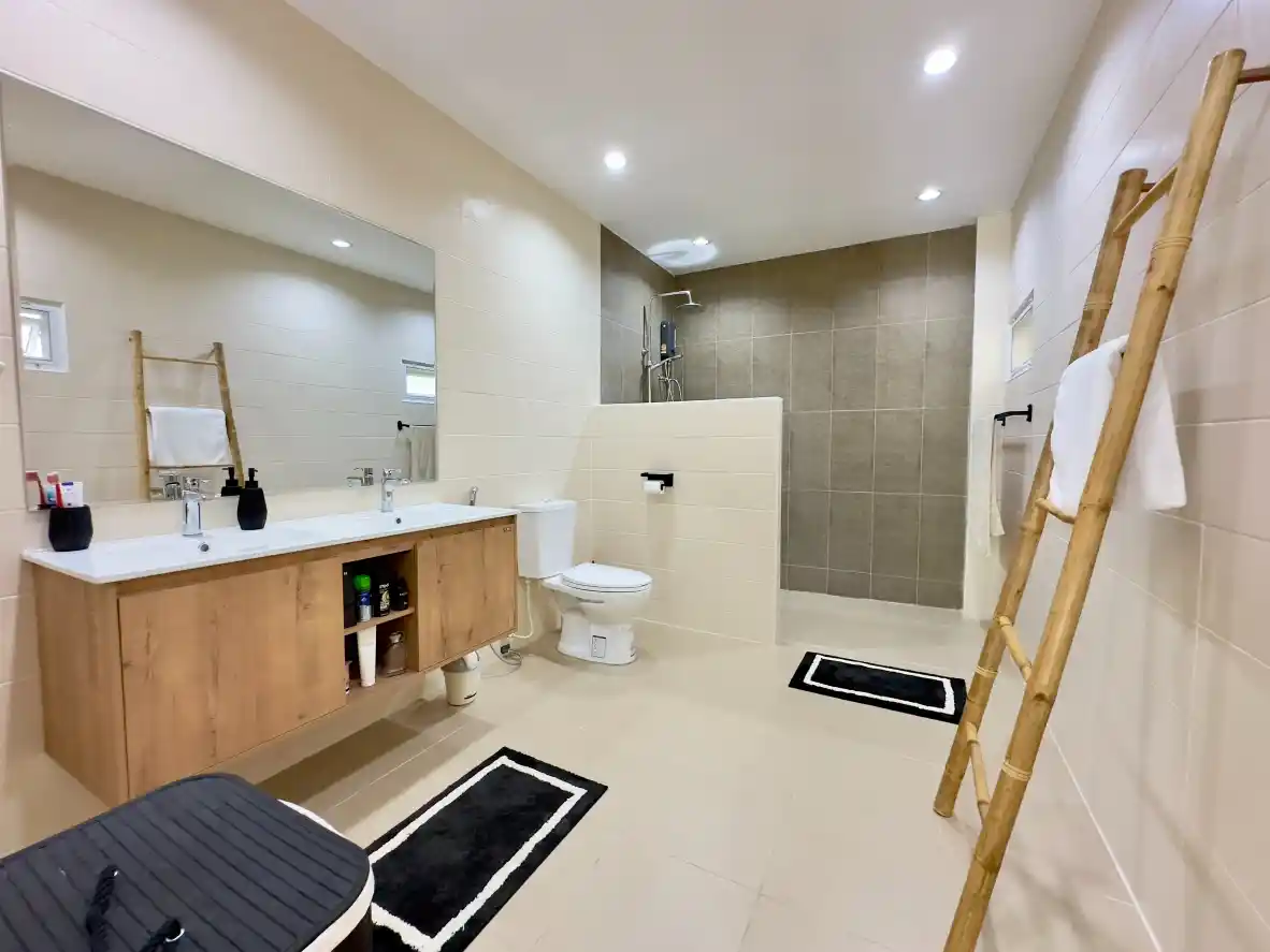 Baan Wang Tan: Single-Story 4BR Pool Villa For Sale