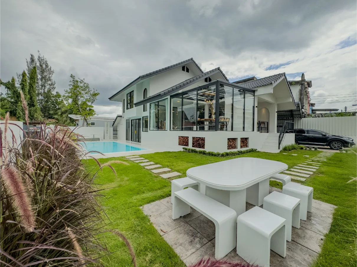 Mae Hia Pool Villa w/ Glass Roof | Modern Zen Home