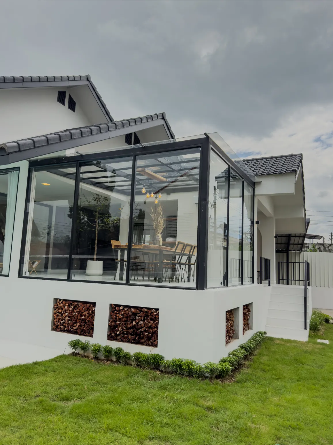 Mae Hia Pool Villa w/ Glass Roof | Modern Zen Home