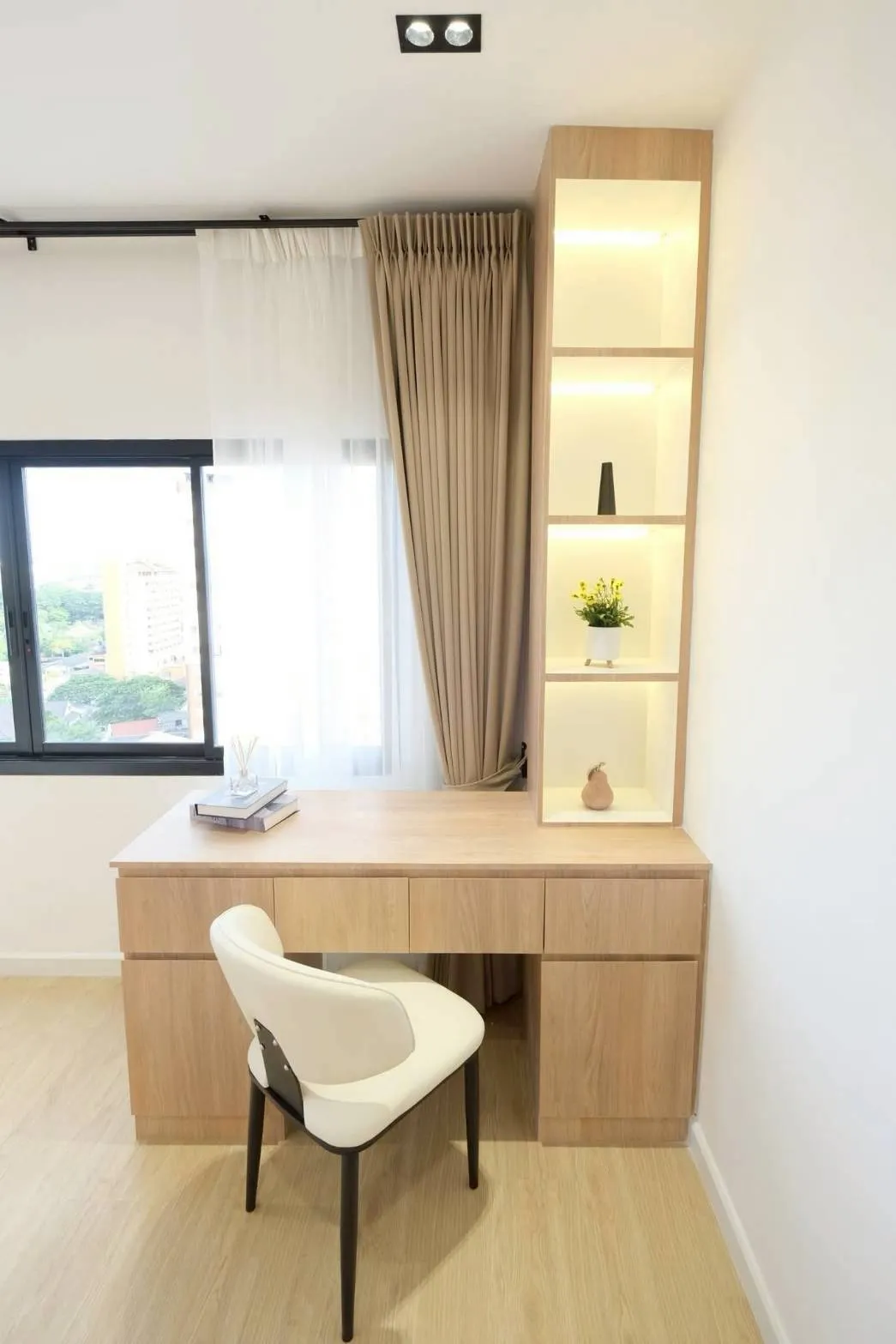 A Renovated Sanctuary with Panoramic Mountain Views